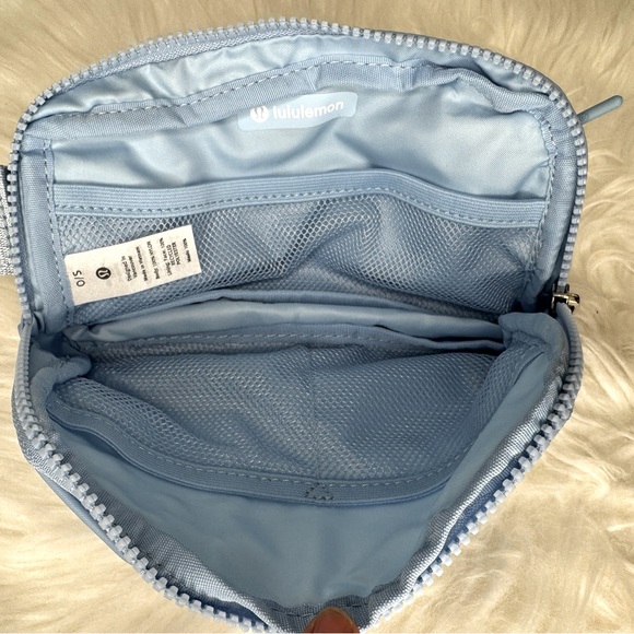 NWT Lululemon Everywhere Belt Bag Aero Blue 1L - Picture 3 of 10